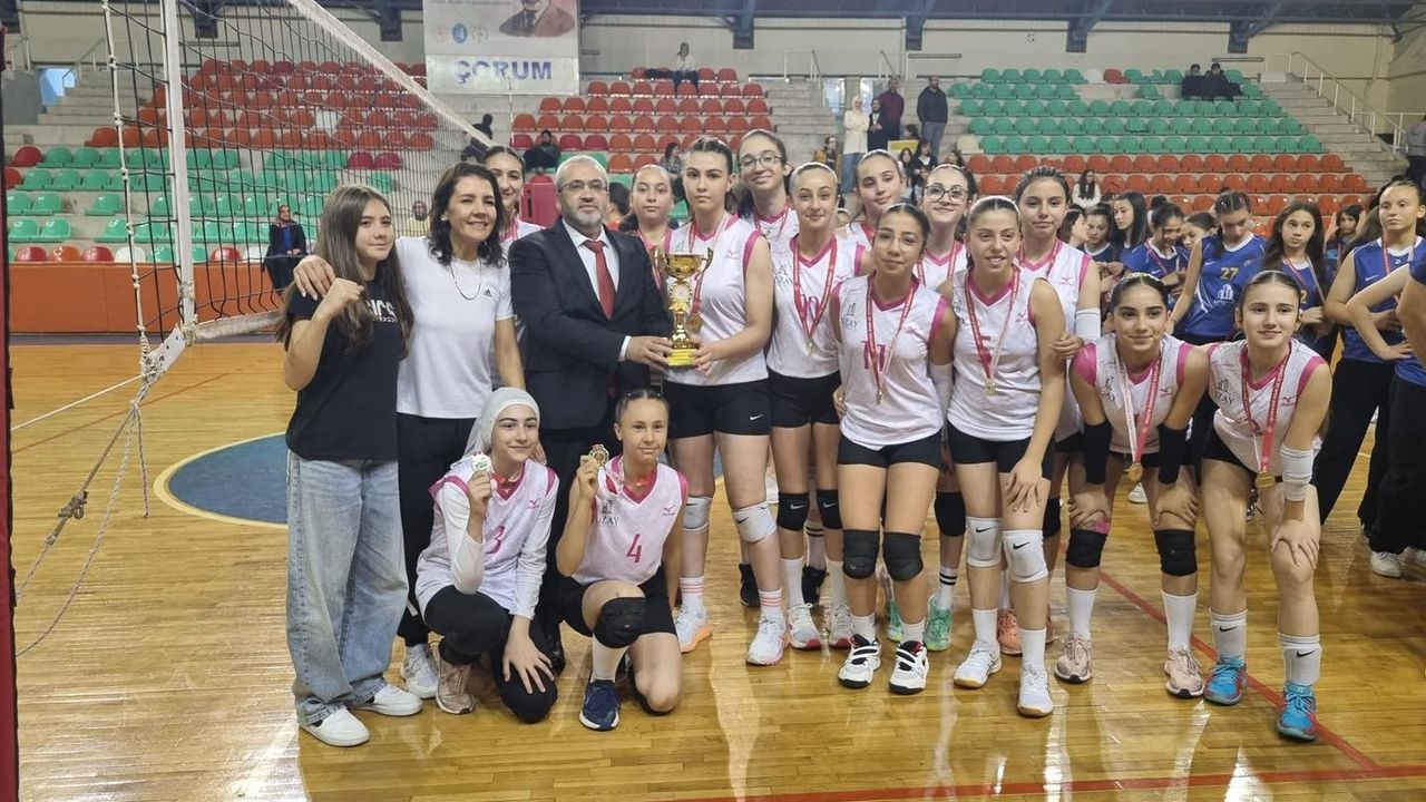 ‘File’ Mehmet Akif Ersoy  ve 23 Nisan şampiyon