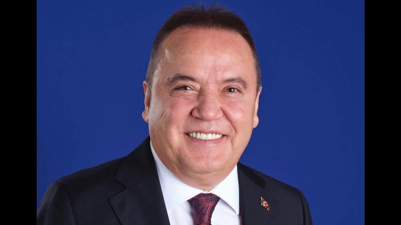 Muhittin Böcek hastaneye kaldırıldı