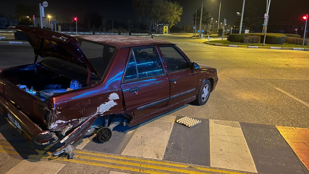 Kırmızı ışık ihlali yapan sürücü kazaya neden oldu! Arkasına bakmadan kaçtı