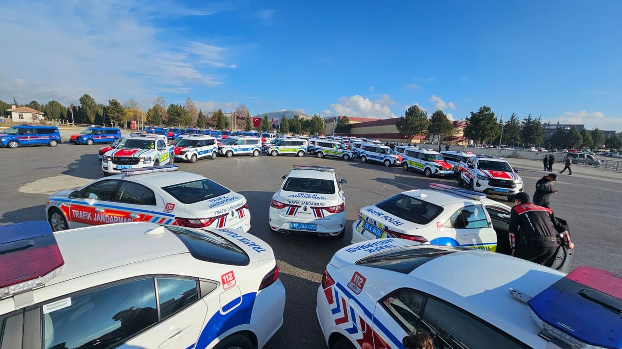 Çorum’da Jandarma ve Emniyet'e 123 araç teslim edildi