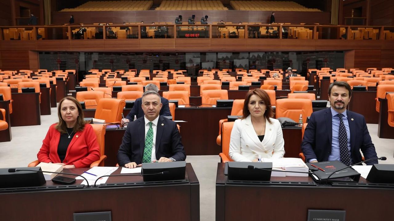 Tahtasız: “Bu bütçede halk yok, faiz ödemesi var”