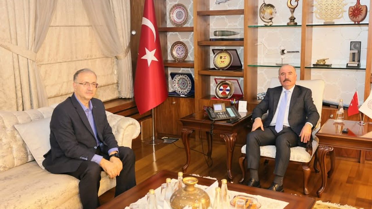 Vali Çalgan Çorumlu Kaymakamı ağırladı