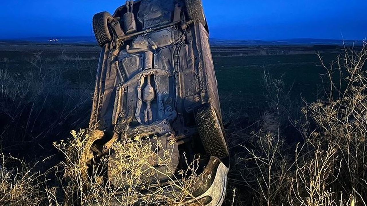 Otomobil takla attı