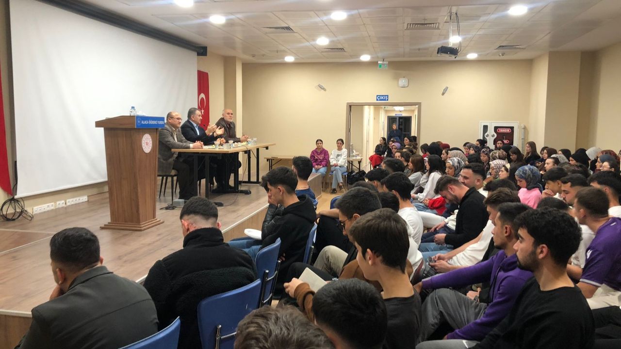 Alaca’da “üç aylar” konferansı