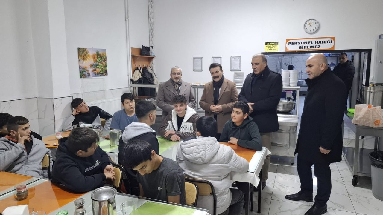 Eğitim yöneticileri  öğrencilerle buluştu