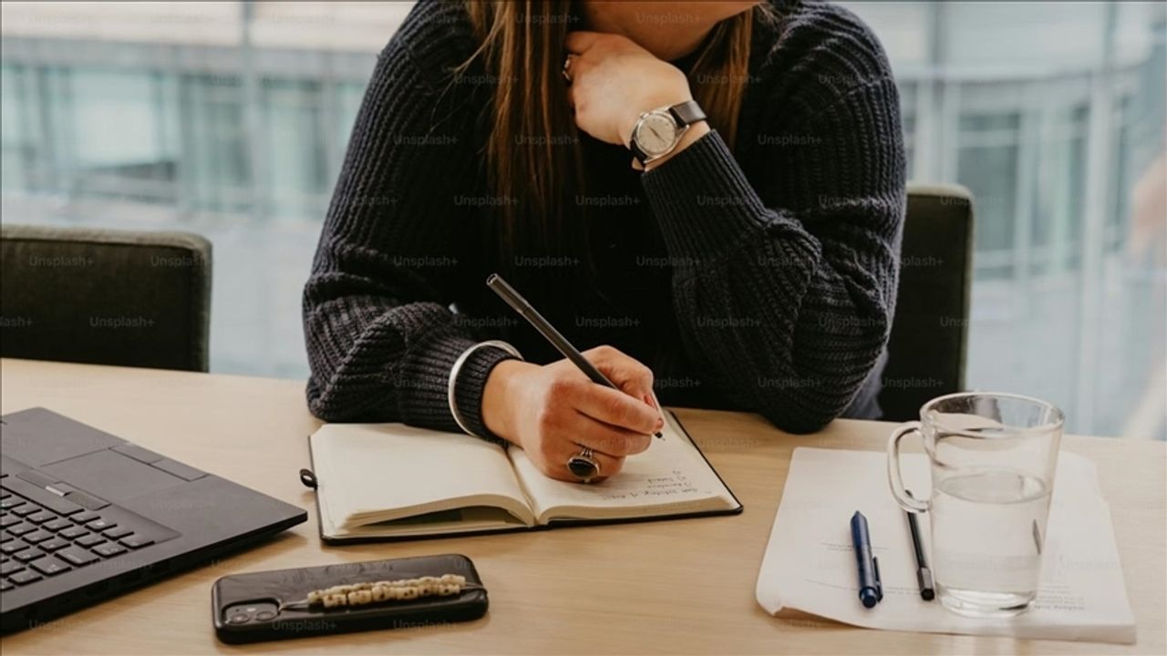 Hazine ve Maliye Bakanlığı  104 uzman yardımcısı alacak