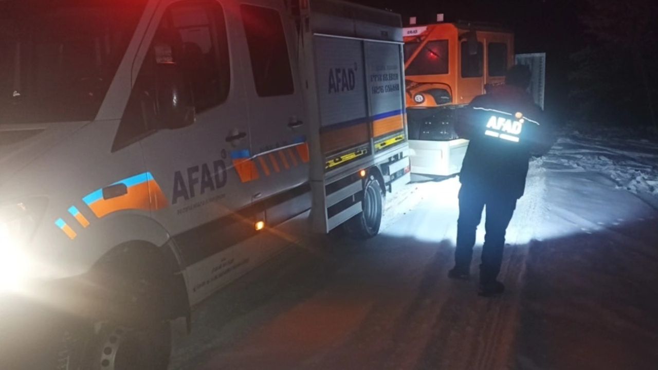 Karda mahsur kalan vatandaş  güvenle evine ulaştı