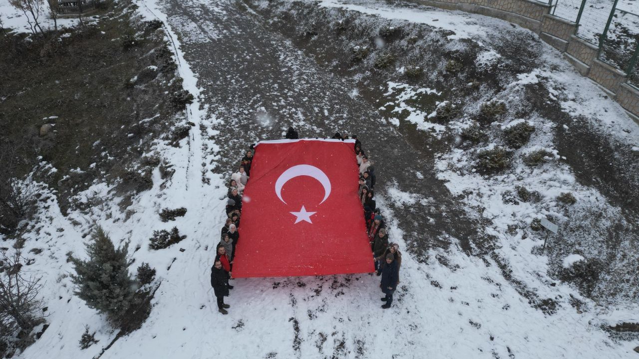 Çocuklar doğaya  sevgilerini bıraktı