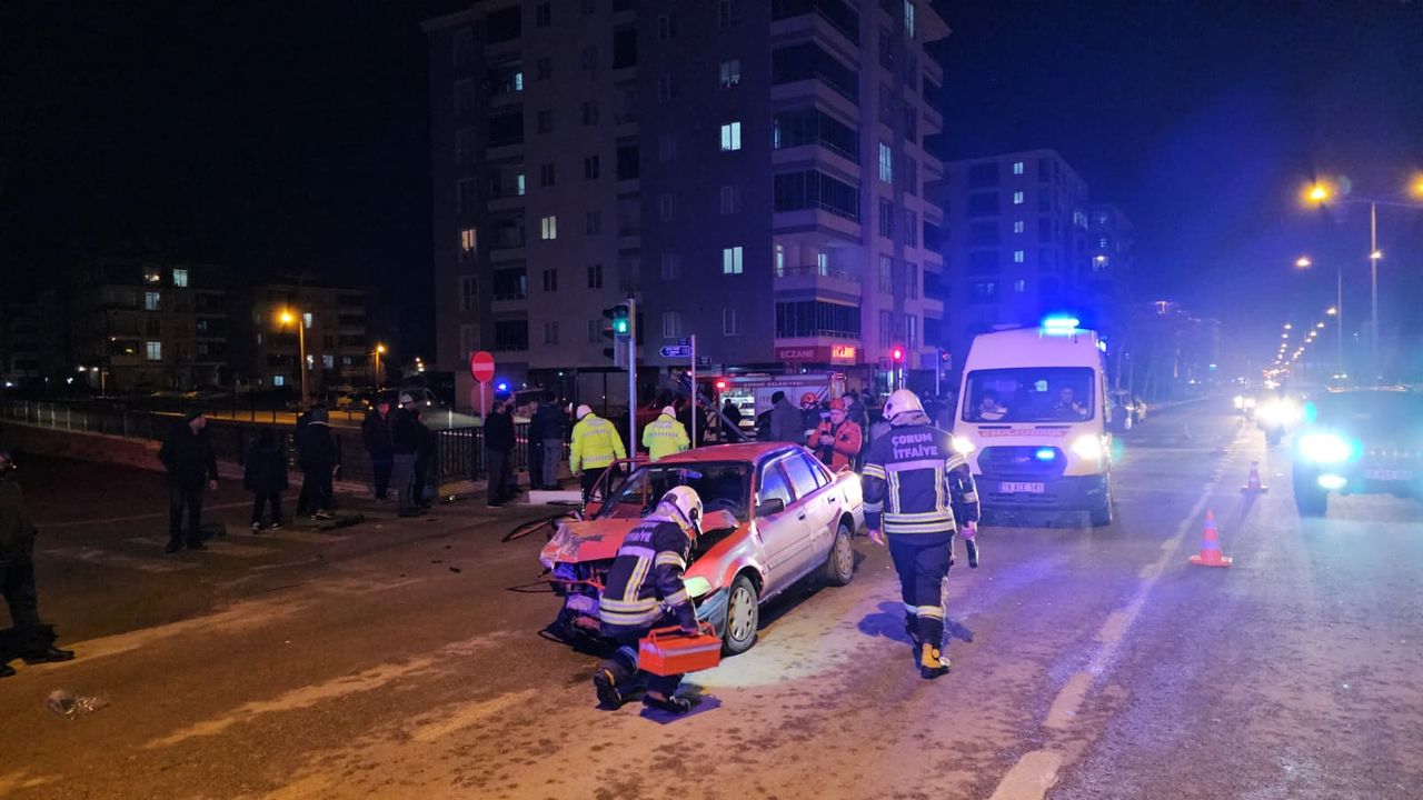 İki otomobil çarpıştı: 4 yaralı