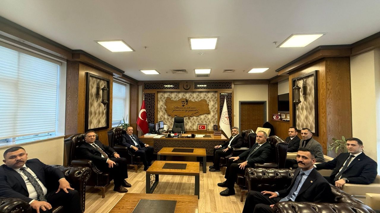 MHP’den Başhekim  Gömeç’e ziyaret