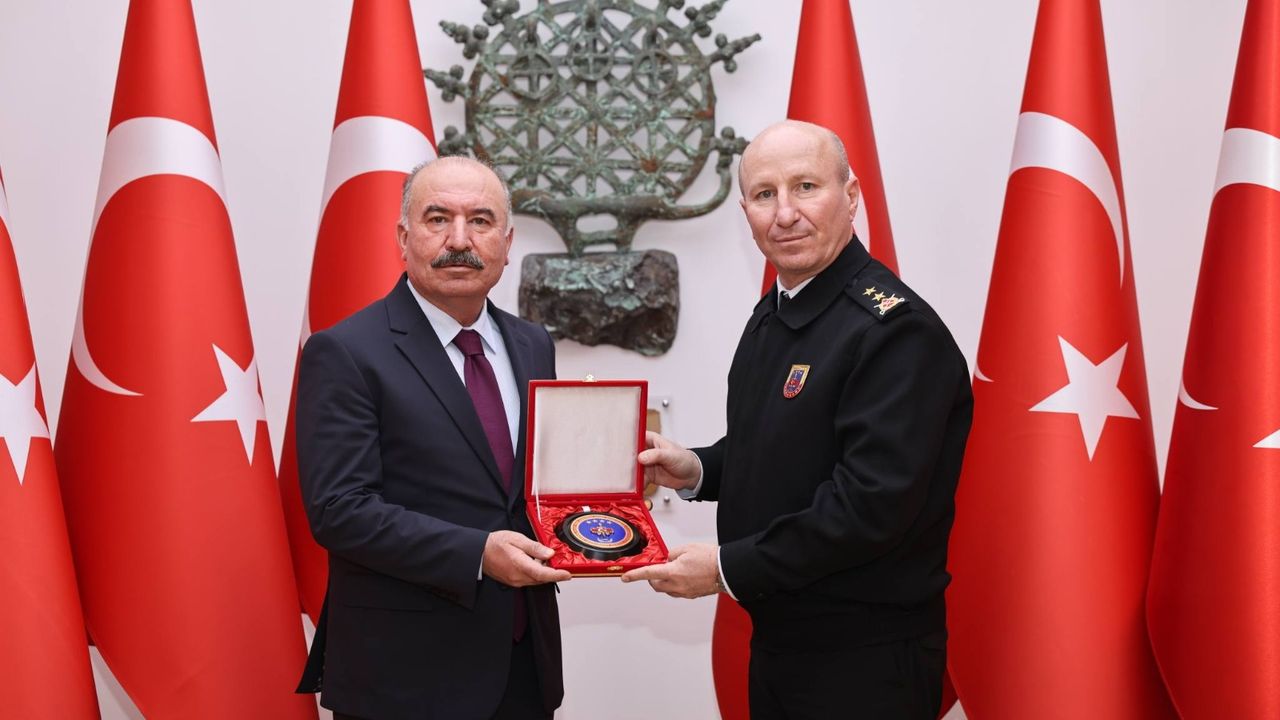 Tümgeneral Nail İlbey’den Vali  Çalgan’a nezaket ziyareti