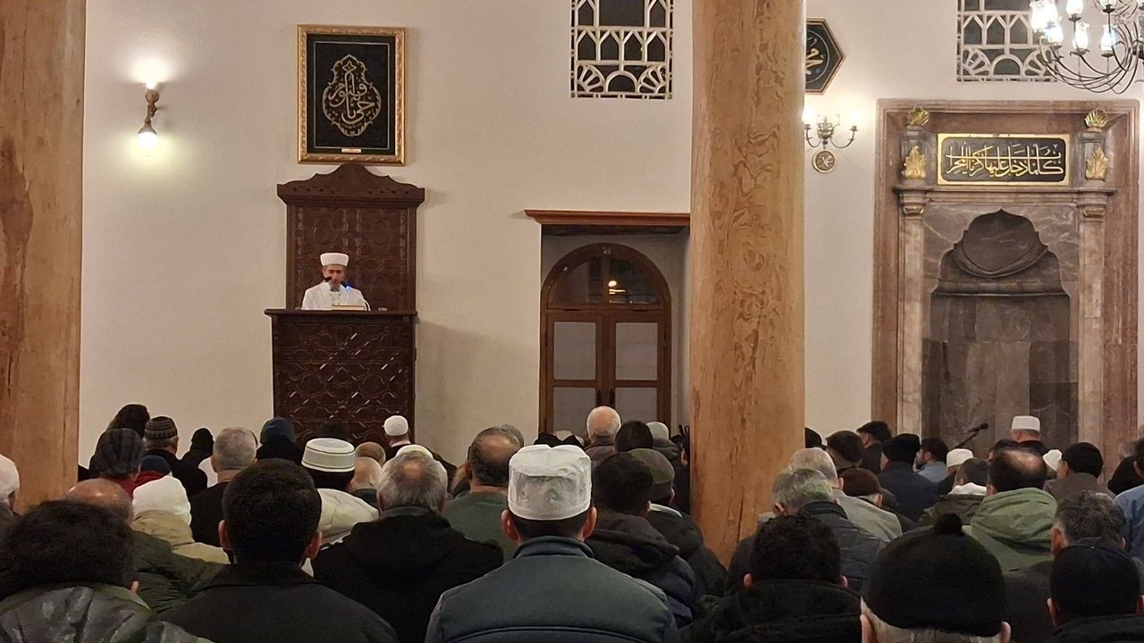 Miraç Kandili’nde  eller semaya açıldı