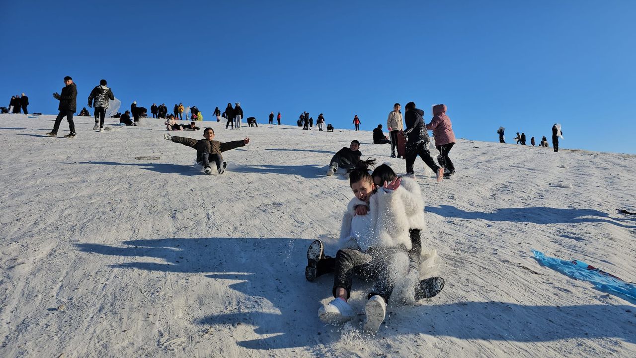 Çorum’da “Kayak Pisti” geleneği bu kış da sürdü