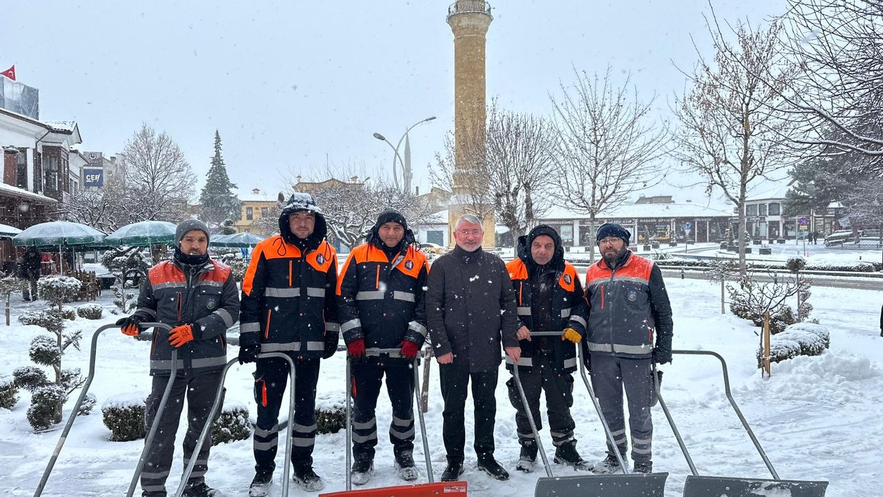 Çorum Belediyesi 36 araç,  205 personelle sahada
