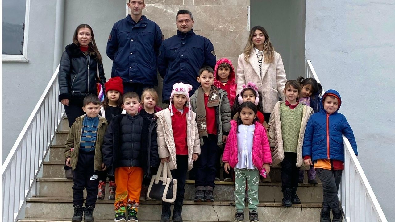 Kargı'da öğrenciler  karakolu ziyaret etti