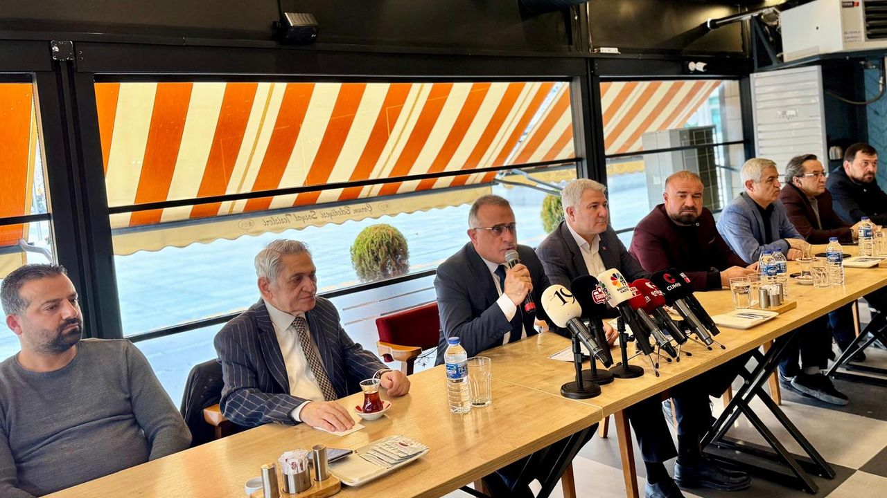 Alar: “Basın demokrasinin  dördüncü kuvvetidir”