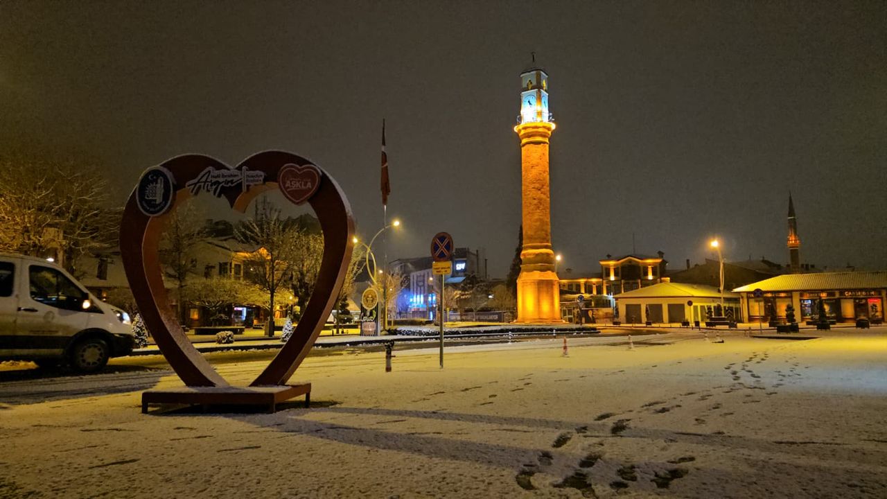 Kırsalda ve karayollarında ulaşım sorunları yaratsa da…  Su sıkıntısına ilaç gibi!