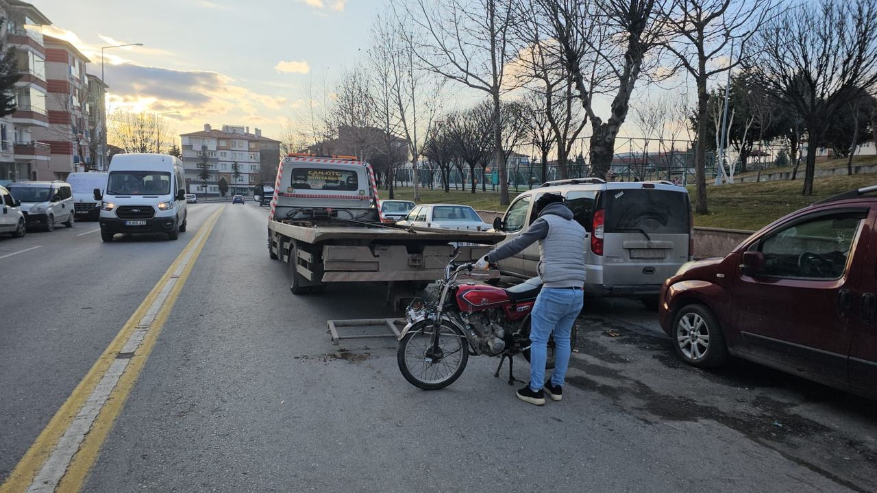 Çorum’da motosikletin yayaya çarptığı kazada 2 kişi yaralandı