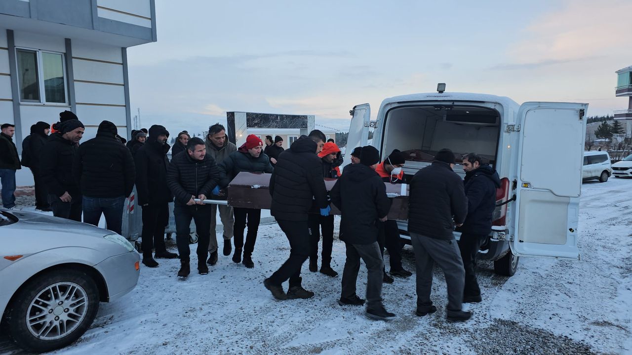 Önce tartıştığı eşini sonra kendini vurdu