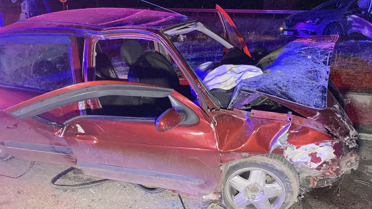 Çorum’da iki otomobilin çarpıştığı kazada 8 kişi yaralandı