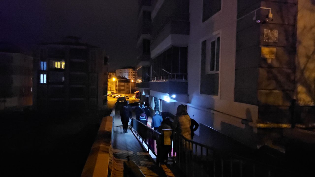 Evinde hareketsiz halde bulunan kadın...