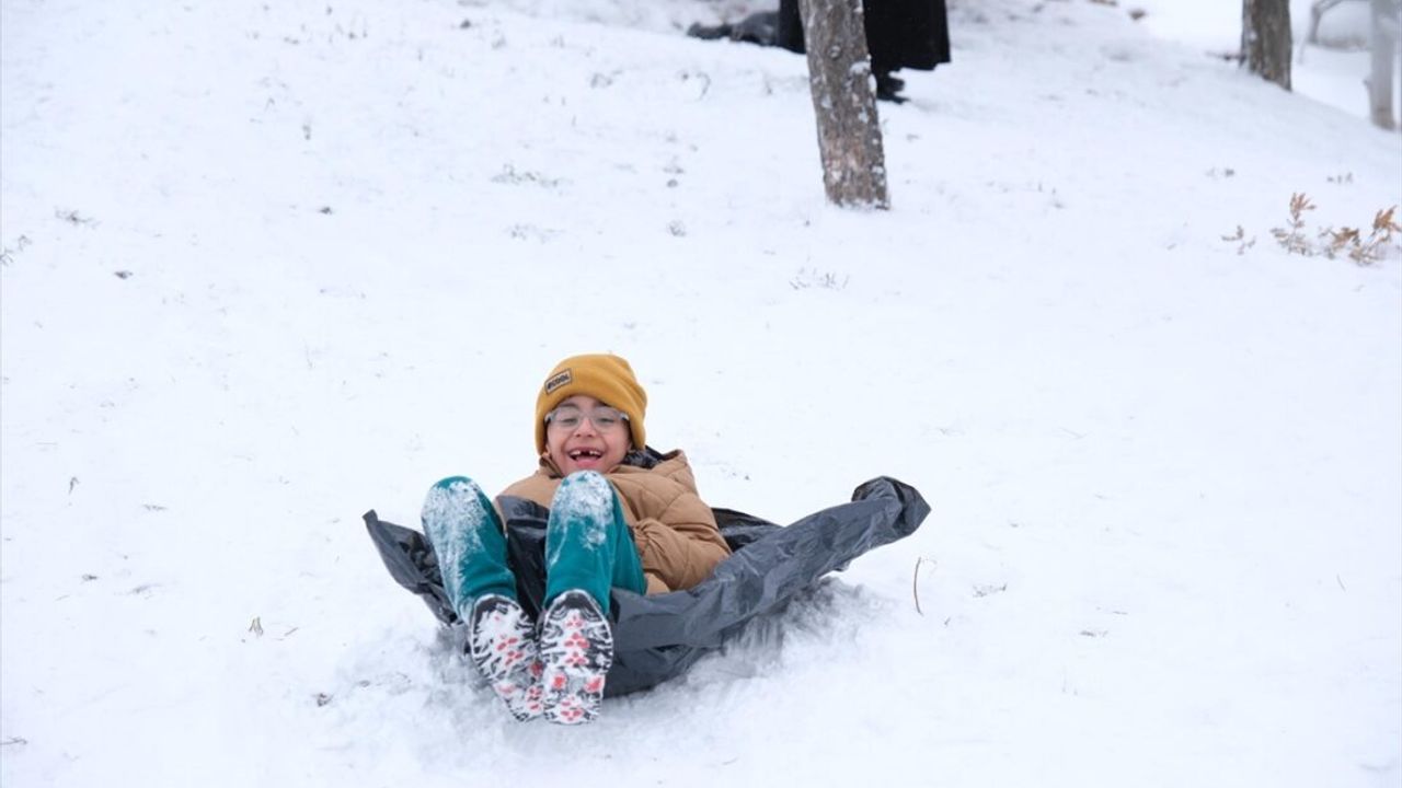 Hızla Türkiye'ye geliyor! Lapa lapa kar yağacak... İşte tarihi