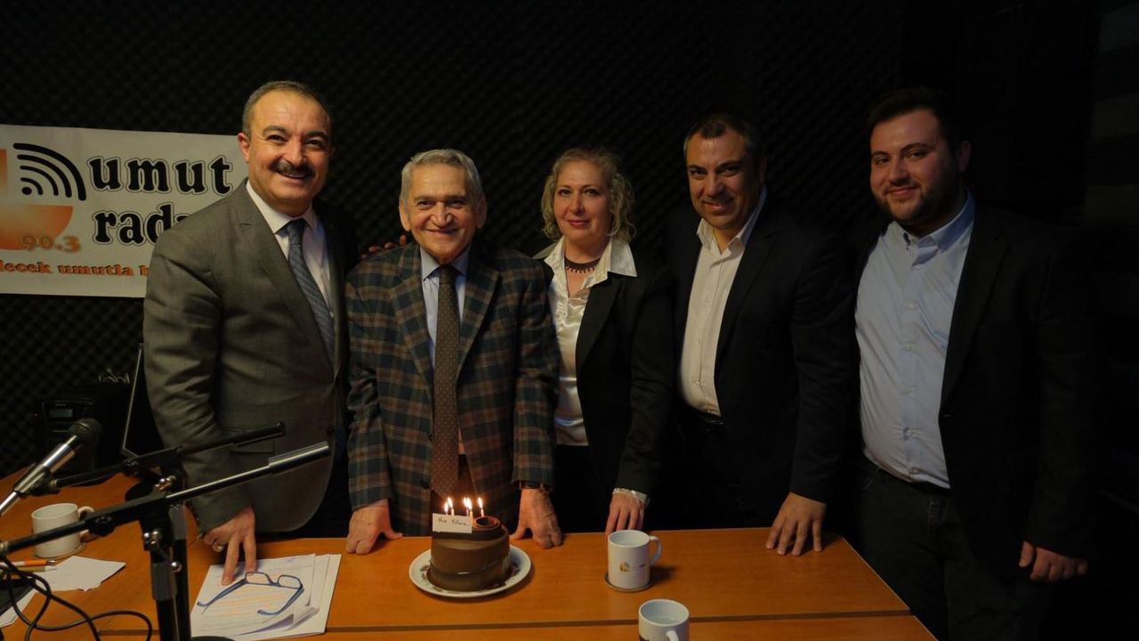Umut Radyo Stüdyosu’nda bir “doğum günü” kutlaması