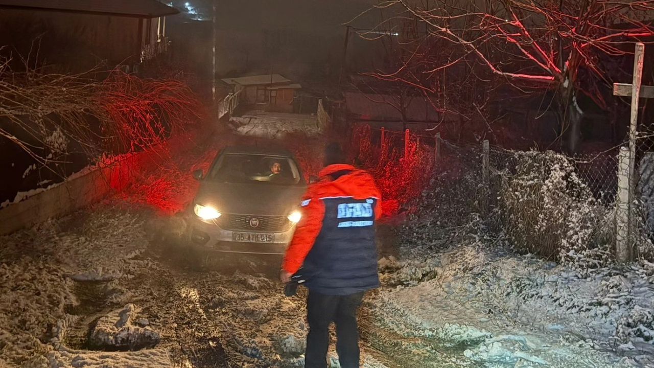 Navigasyon azizliği: İzmir'den Amasya'ya gidiyordu, Çatak'ta kara saplandı