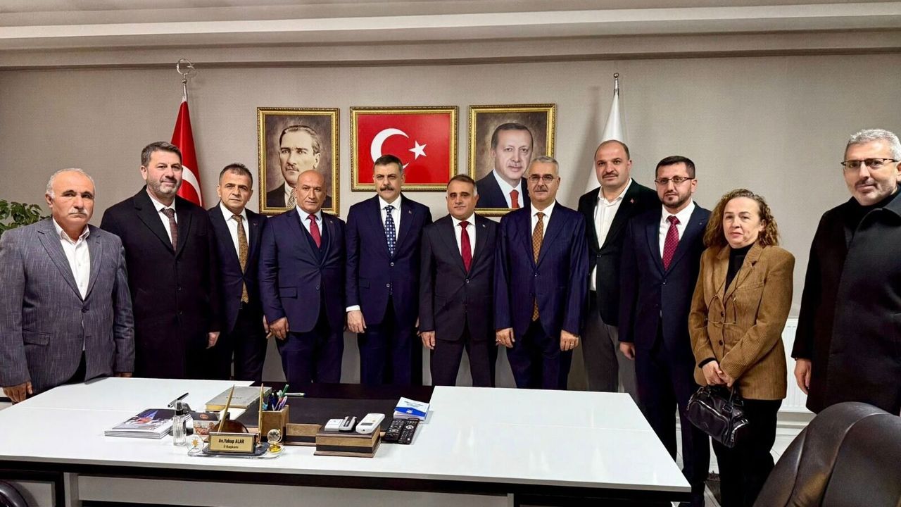 Bakan Çiftçi’den AK Parti ziyareti