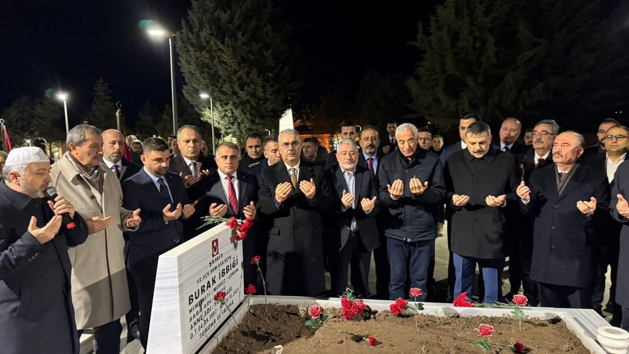 Bakan Çiftçi Çorum’da  şehitleri dualarla andı