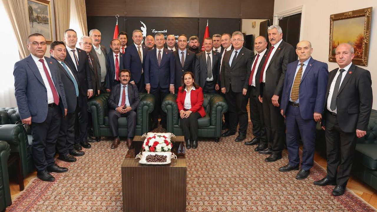 CHP Çorum heyeti, Özgür Özel’le görüştü