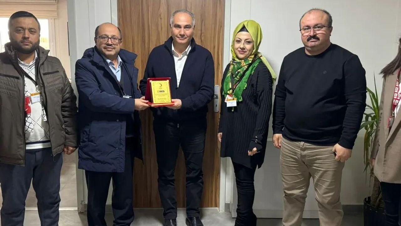 Kızılay’dan Arca’ya teşekkür plaketi