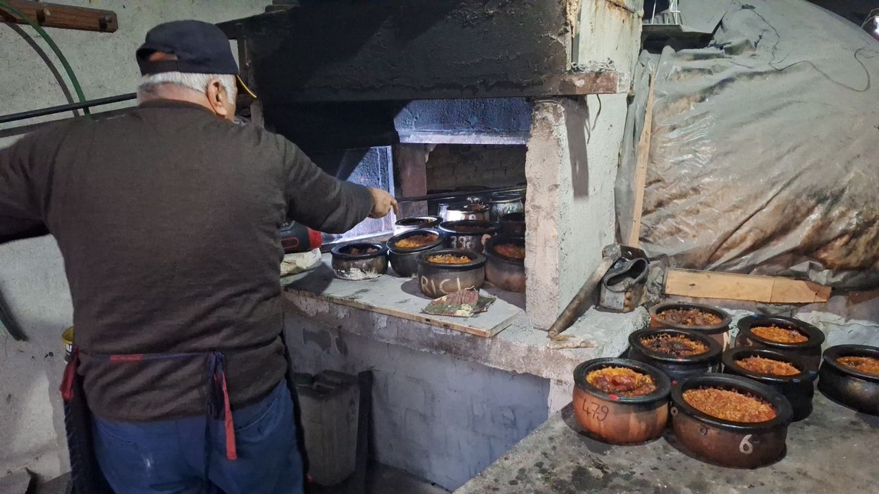 8 saatte pişiyor, davul sesini  duyan fırınlara koşuyor