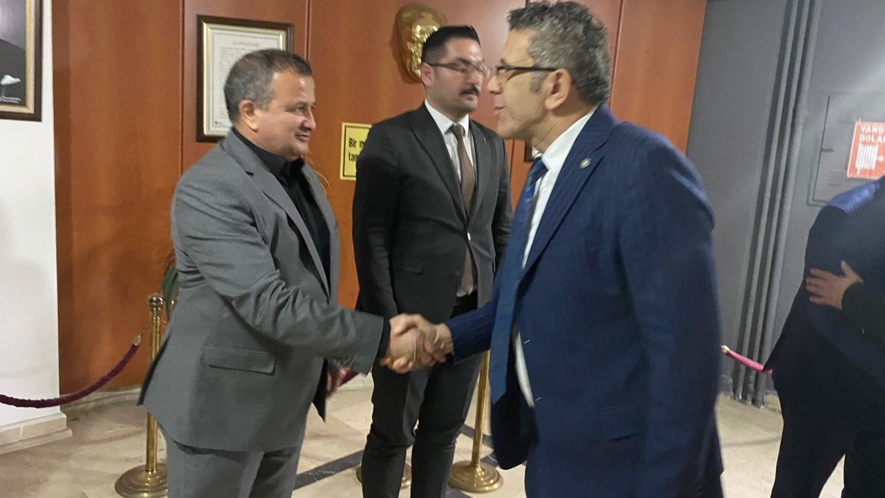 İYİ Parti Genel Başkan Yardımcısı  Öztürk, esnafın sorunlarını dinledi