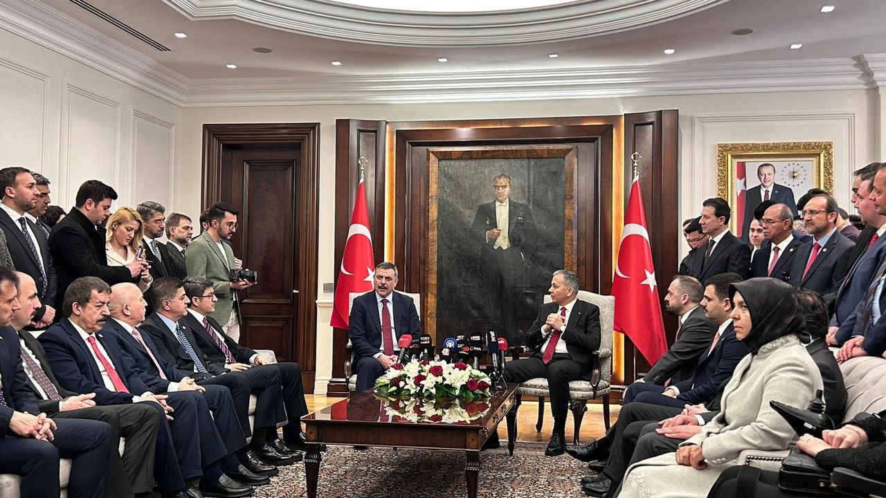 Yeni Bakan Çiftçi, görevi  Yerlikaya'dan devraldı