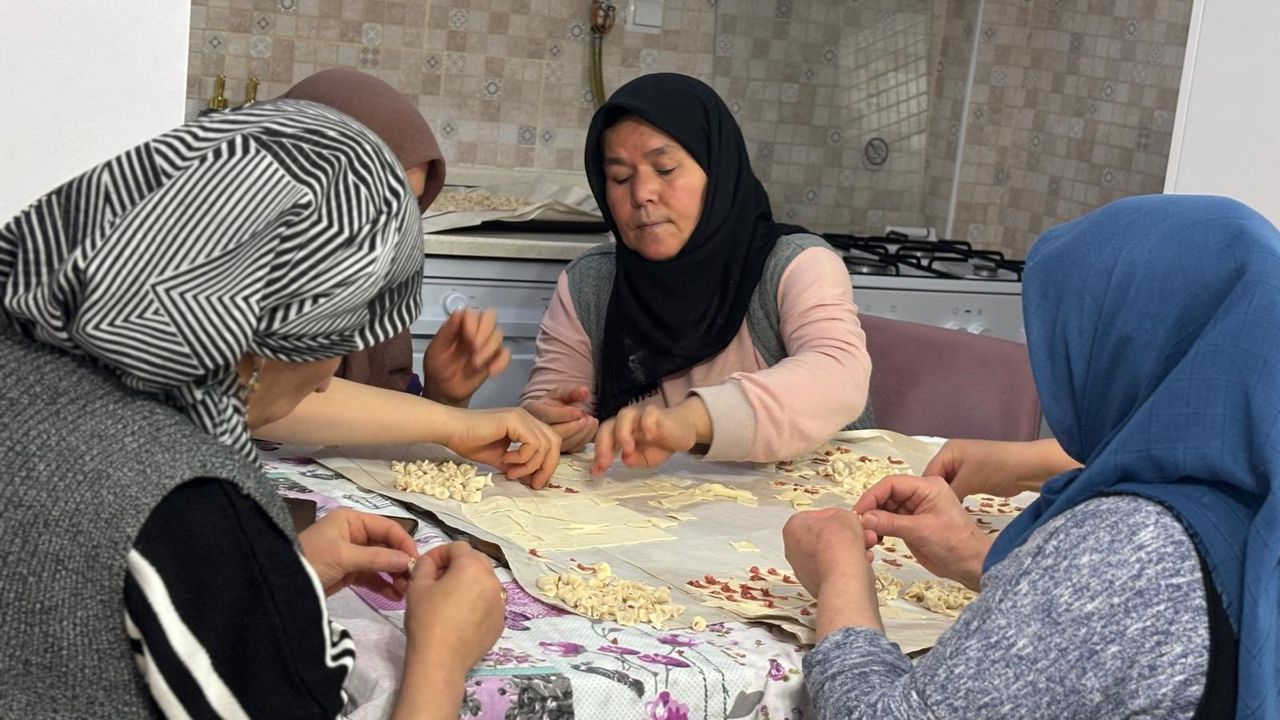 Çorum'da ev hanımları ramazana imece usulü hazırlanıyor