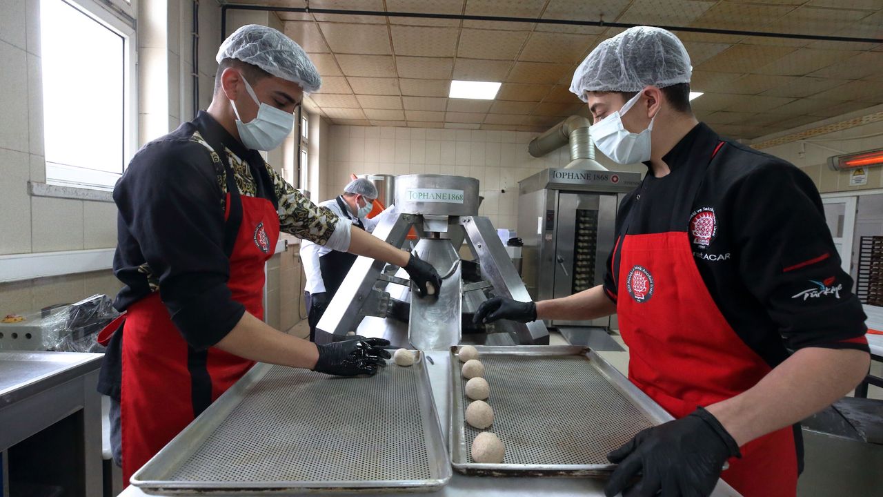 Çorum'da meslek lisesi öğrencileri üretime geçti