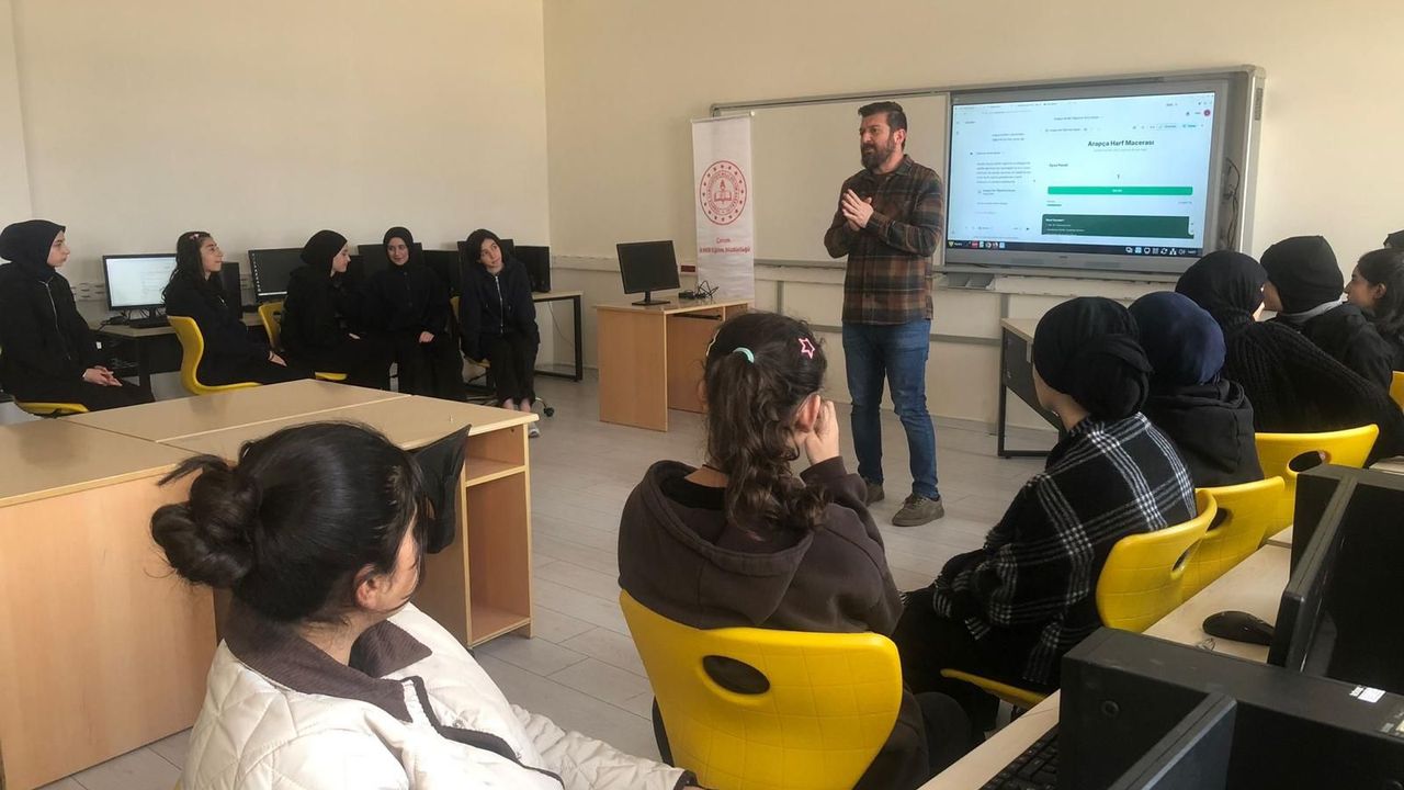 Çorum'da "Yapay Zekâ ve Dijital Araçlar" eğitimi verildi