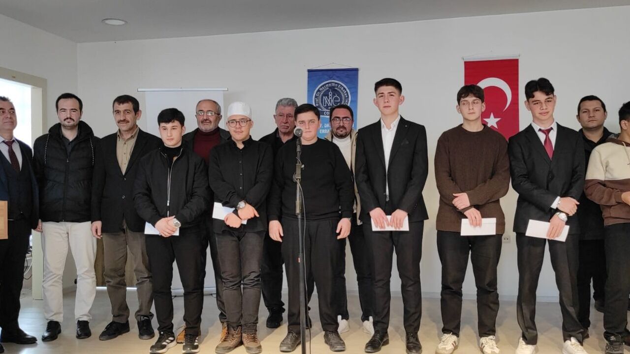 Genç Bilaller ezan okumada yarıştı