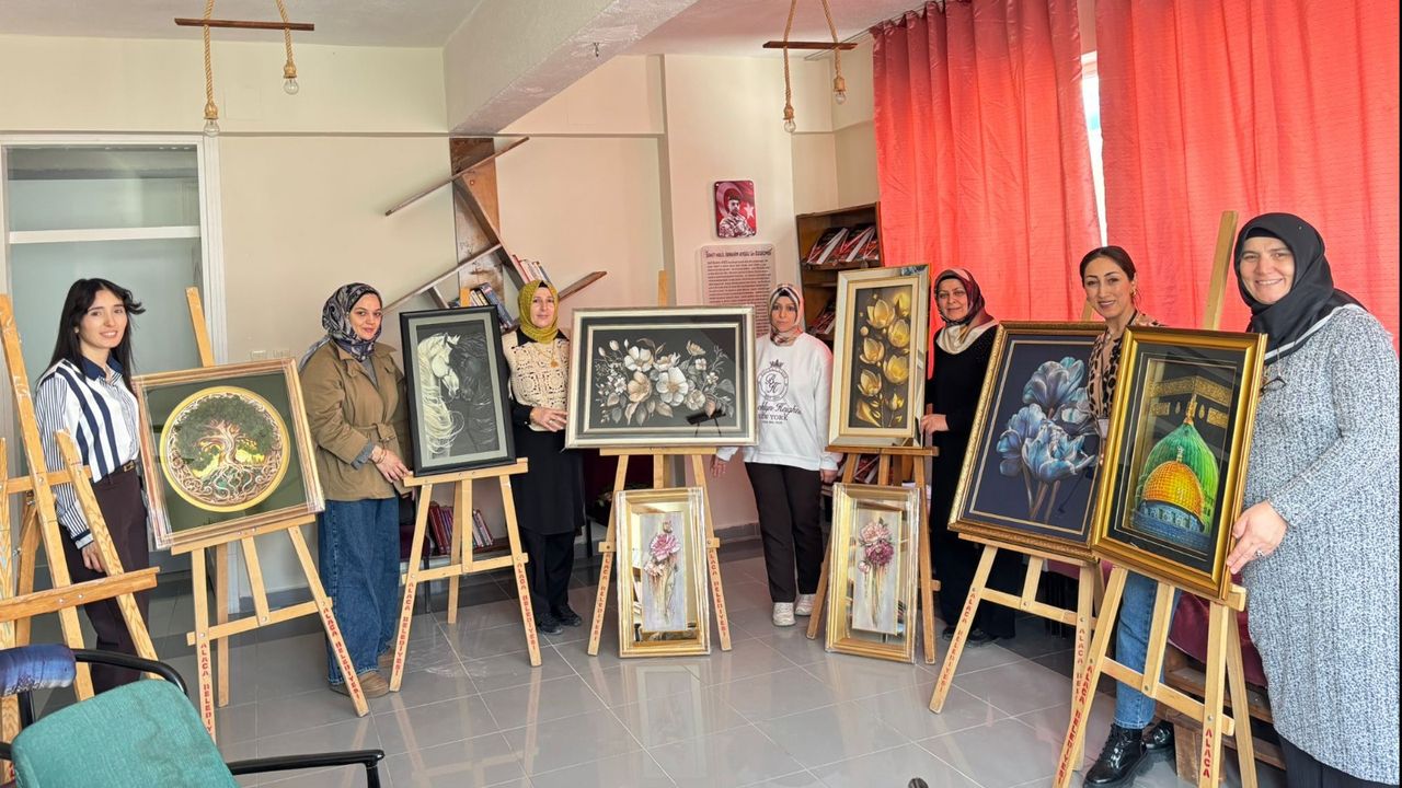 Kadınlar rölyef sanatıyla hem  üretiyor hem sosyalleşiyor