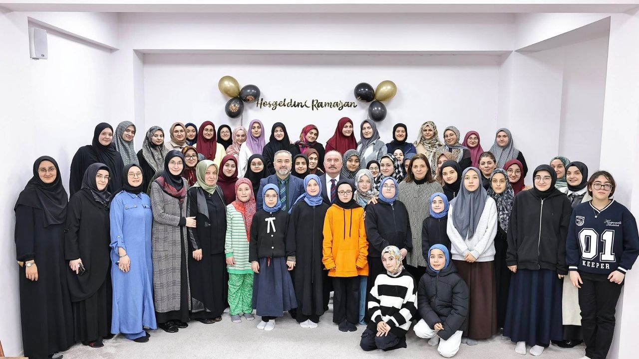 Vali Çalgan, hafız adaylarıyla  iftar sofrasında buluştu