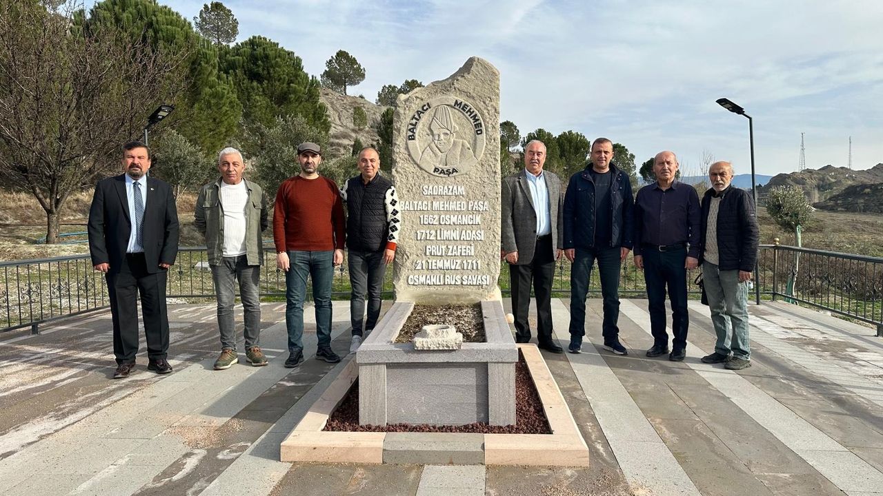 Gazeteciler Cemiyeti yönetimi  Baltacı Mehmet Paşa Anıtı’nda