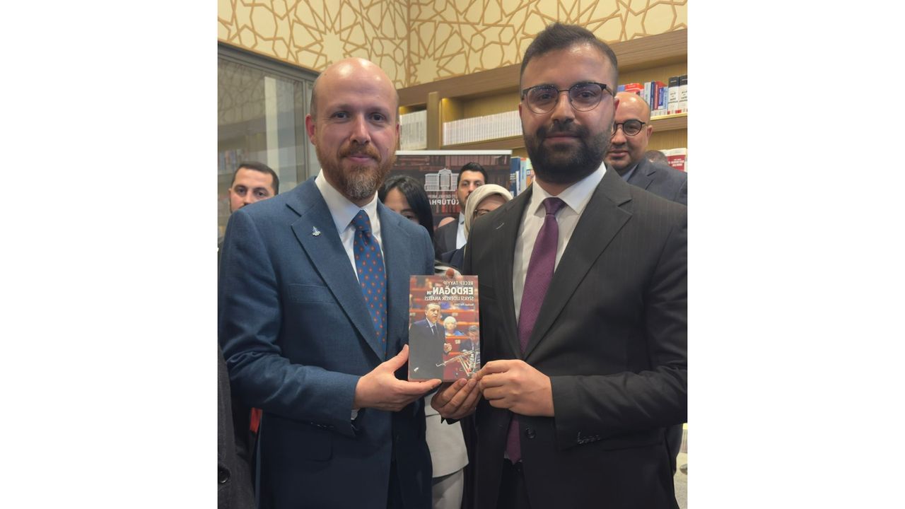 Çorumlu Yazar Paydar’dan  Bilal Erdoğan’a kitap takdimi