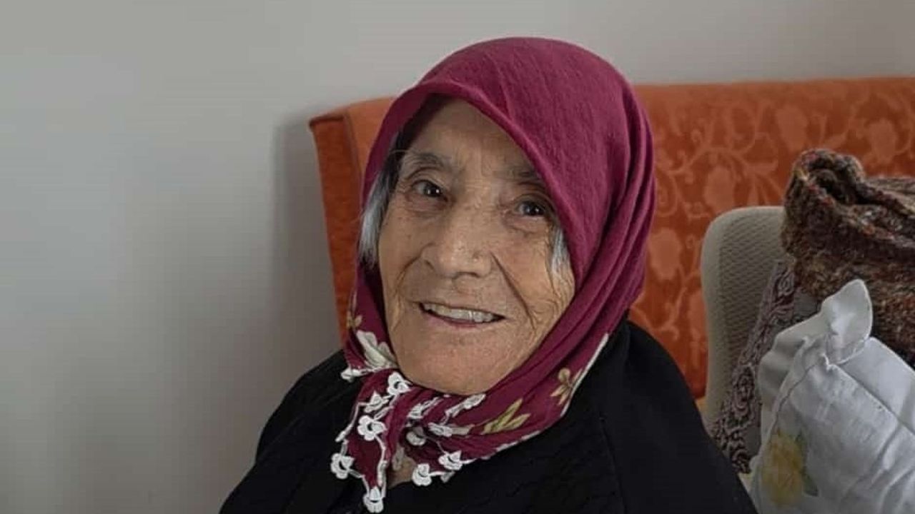 Nazlı Ünlü vefat etti