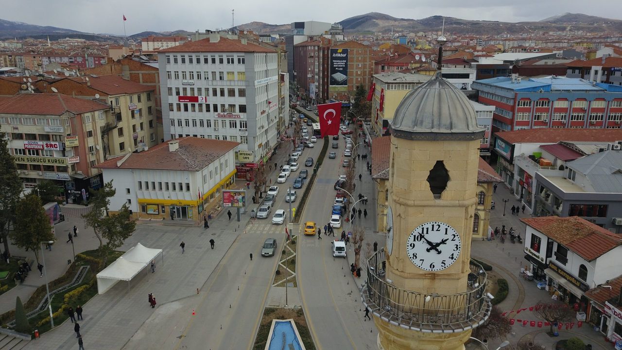 Borçlanıyoruz ama ödemiyoruz! Çorum ilk 20'de