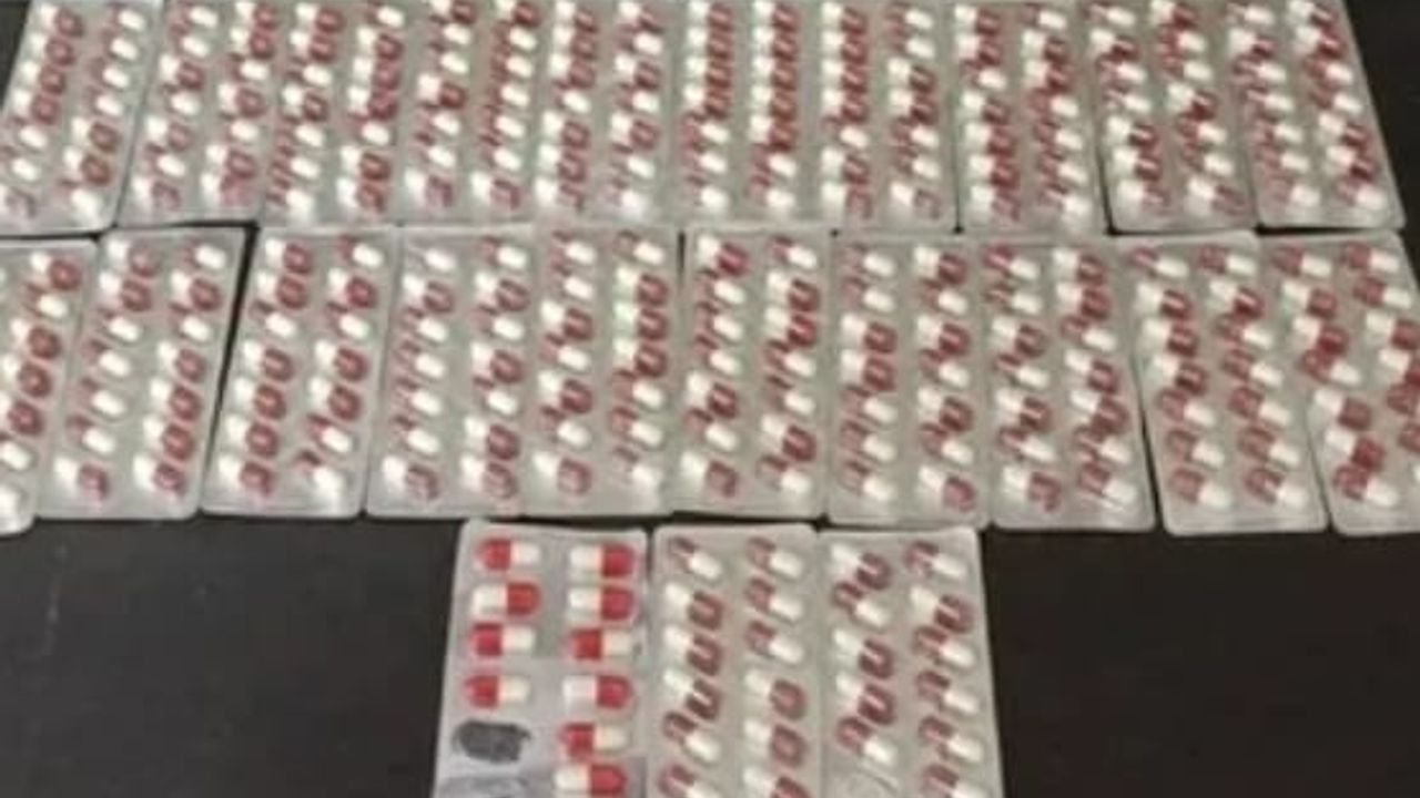 Çorum’da şüphe üzerine durdurulan araçta 2 bin 684 sentetik ecza ele geçirildi