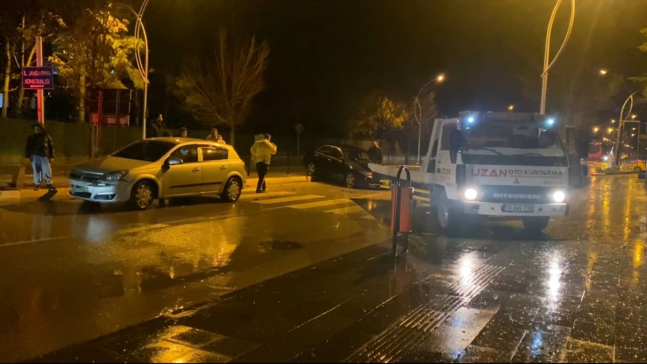 Kazada anne ve oğlu yaralandı