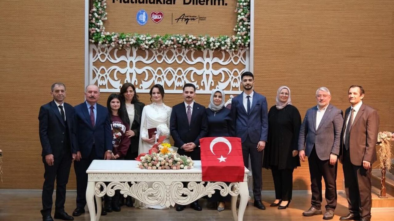 Ortaköy Kaymakamı Şapaloğlu, Betül Beyza Çolak’la evlendi