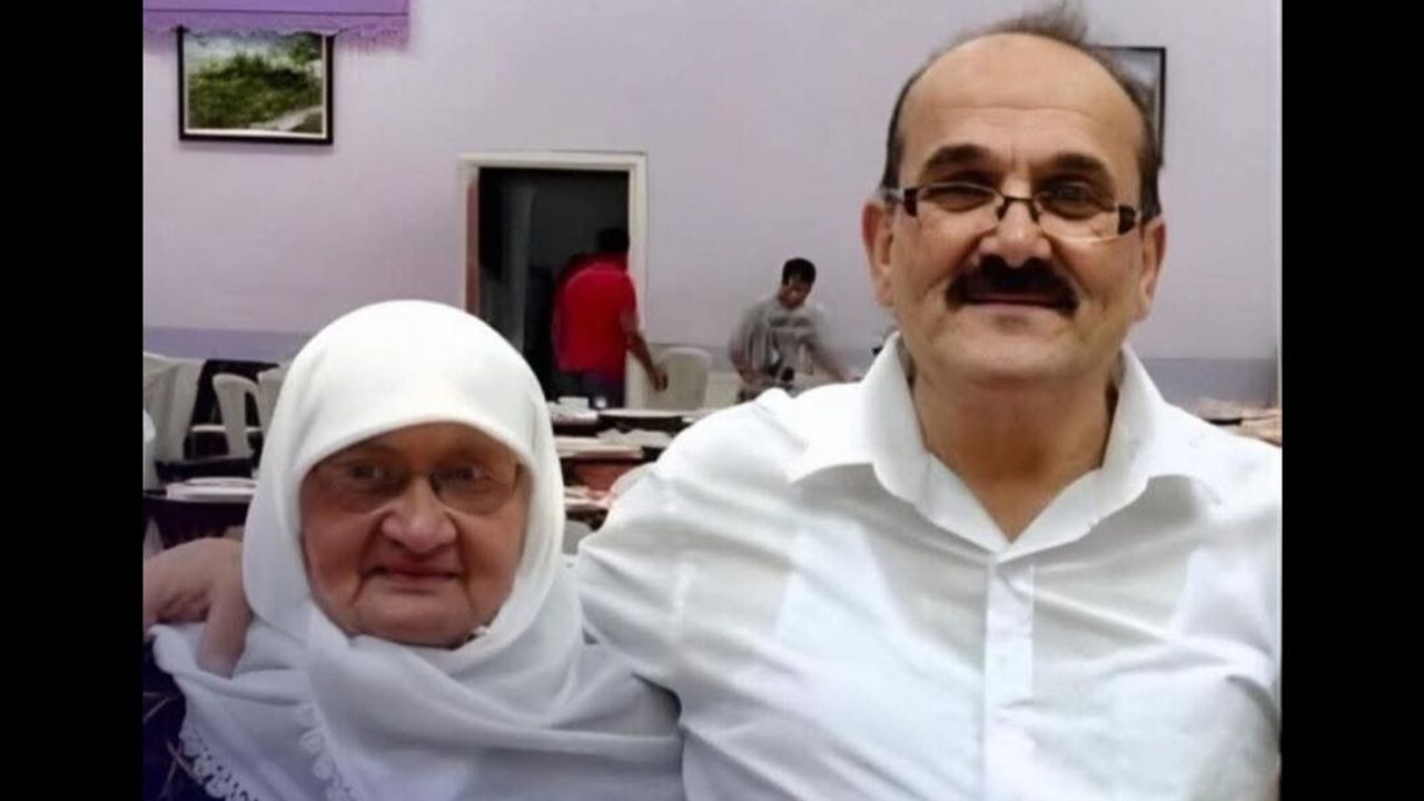 Zeki Şen annesini kaybetti