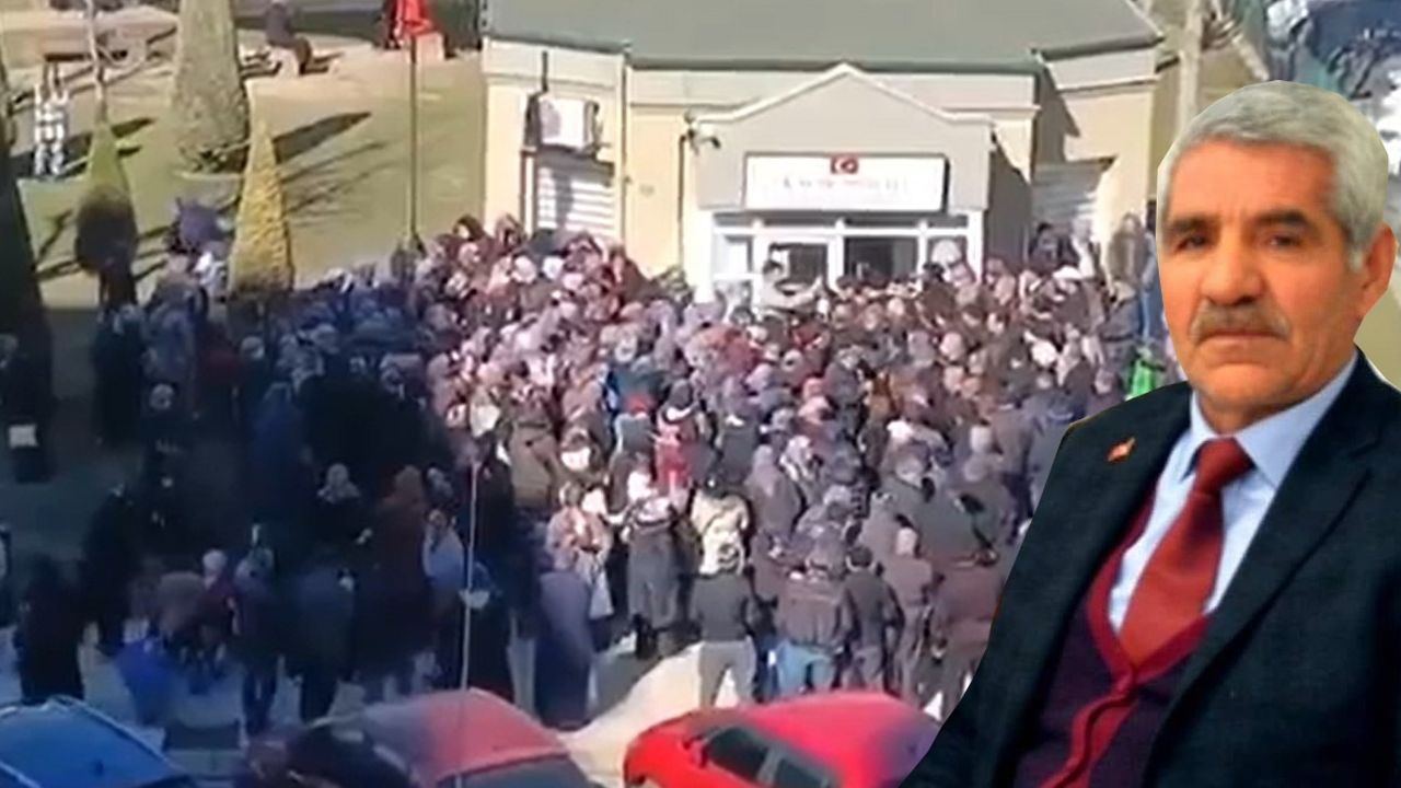 Muhtarlığın önündeki kalabalığı böyle savundu: Organizasyon eksikliği değil, ihtiyaç sahibi kişi çok